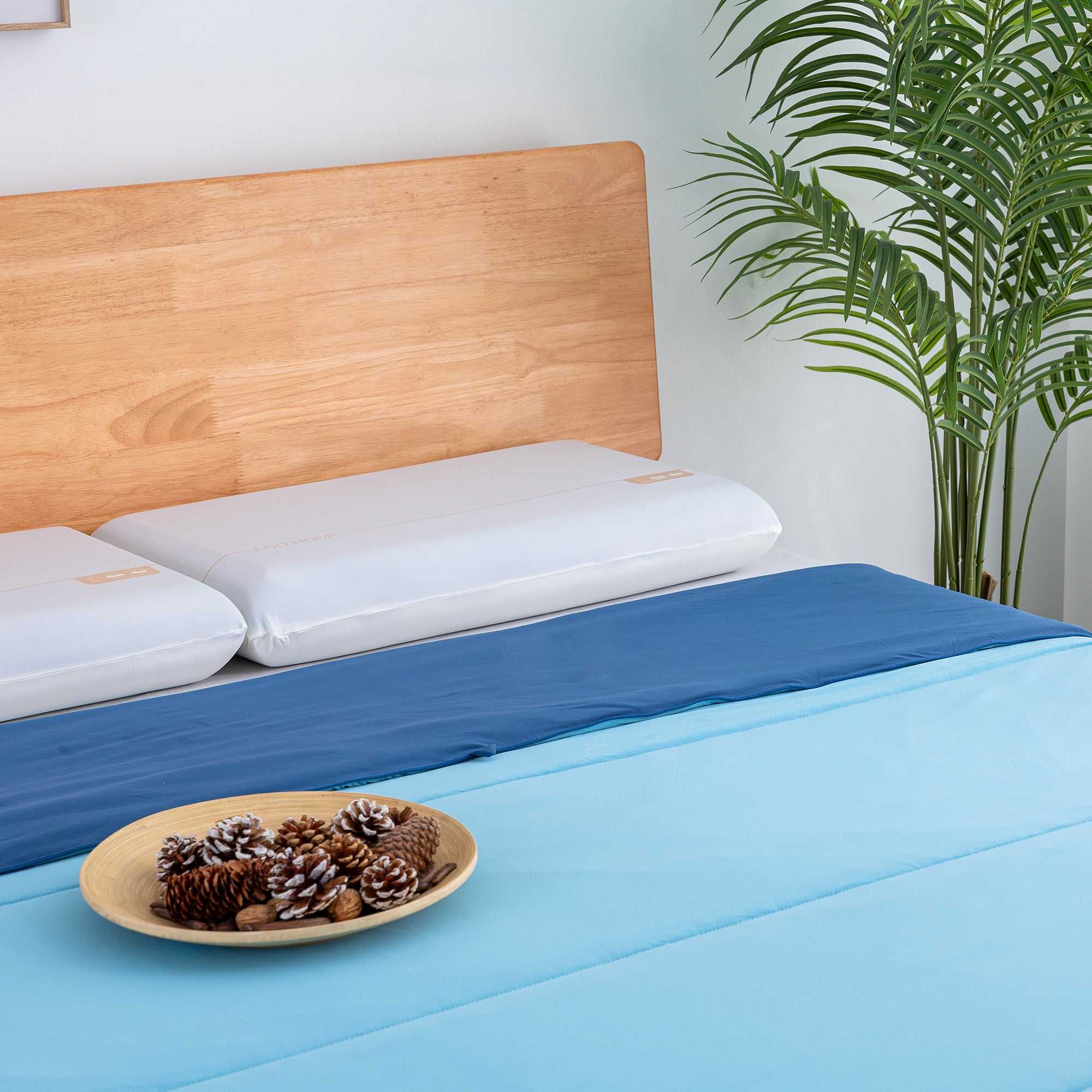 Dual-Sided Cooling Comforter