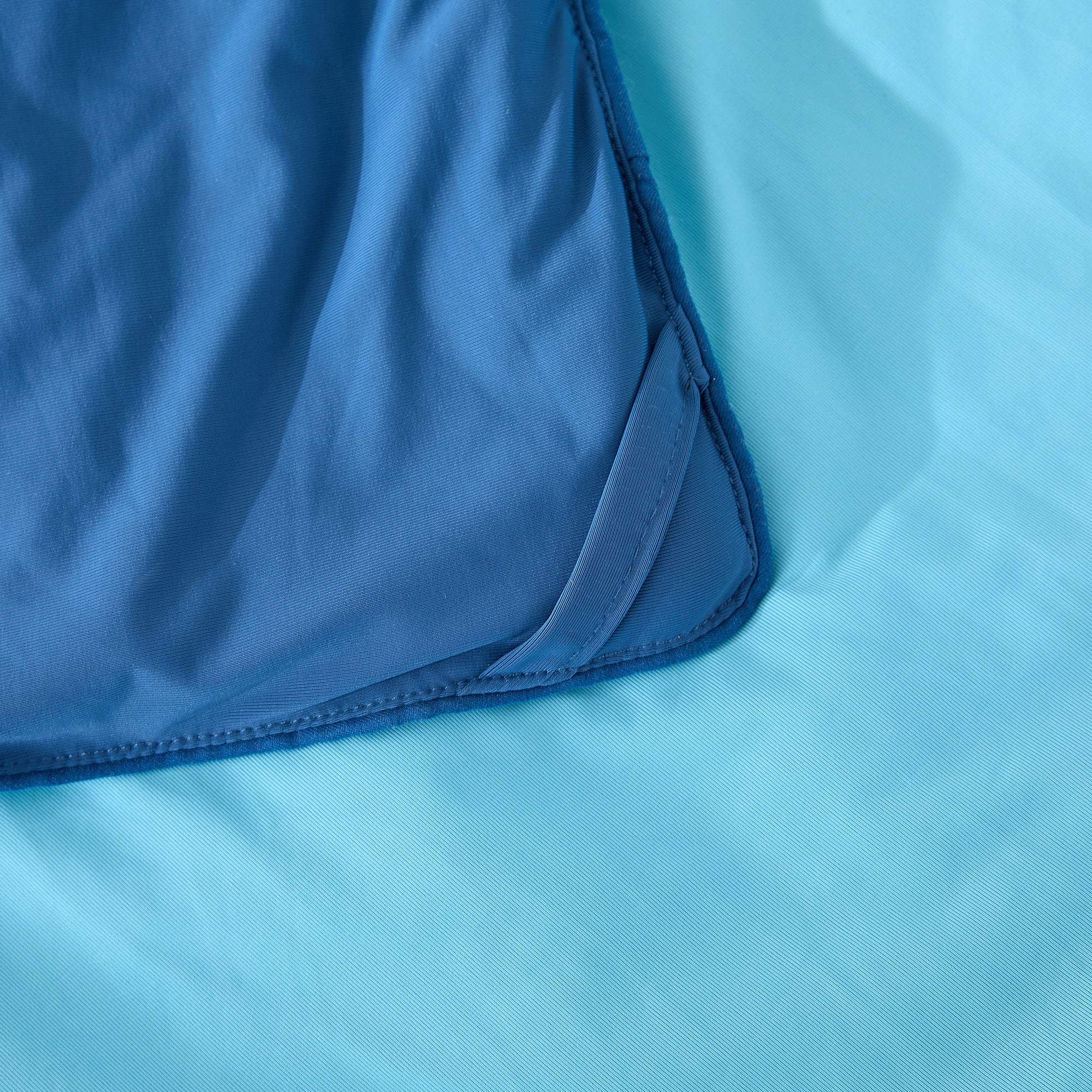 Dual-Sided Cooling Comforter